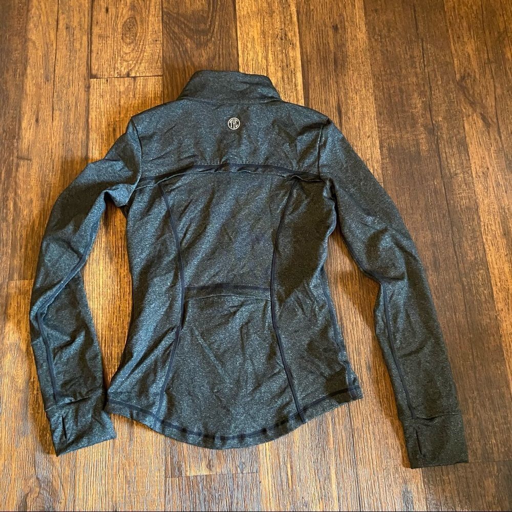 TYC Gray Workout Fitted Jacket Size Small - Picture 2 of 7